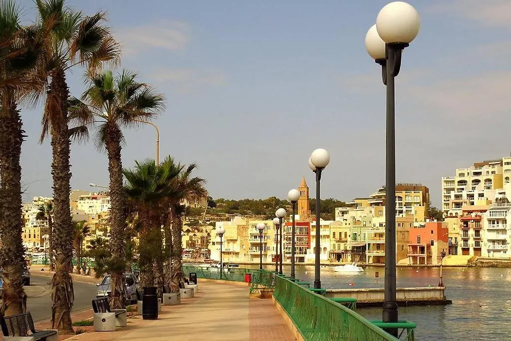 Ramzam - Spacious & Modern 3 Bedroom Apartment With Roof Terrace Marsaskala